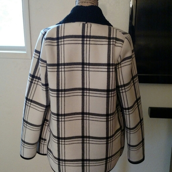 Soft  Black and White Jacket , size Small - Picture 6 of 8
